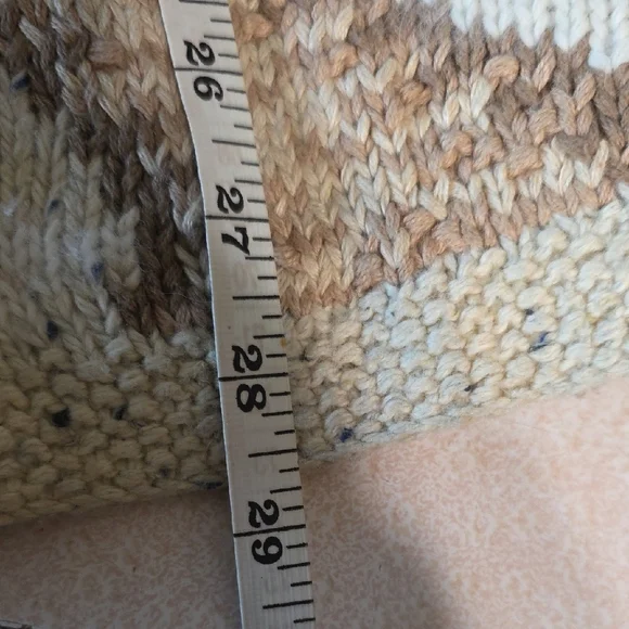 Norther Isles Hand Knitted Cozy Holiday Cardigan with Village Scene Sz M - Picture 14 of 15